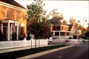 Kentlands in Gaithersburg, Maryland, combines modern houses and businesses with compact, walkable public spaces. Photo courtesy of Mike Watkins.